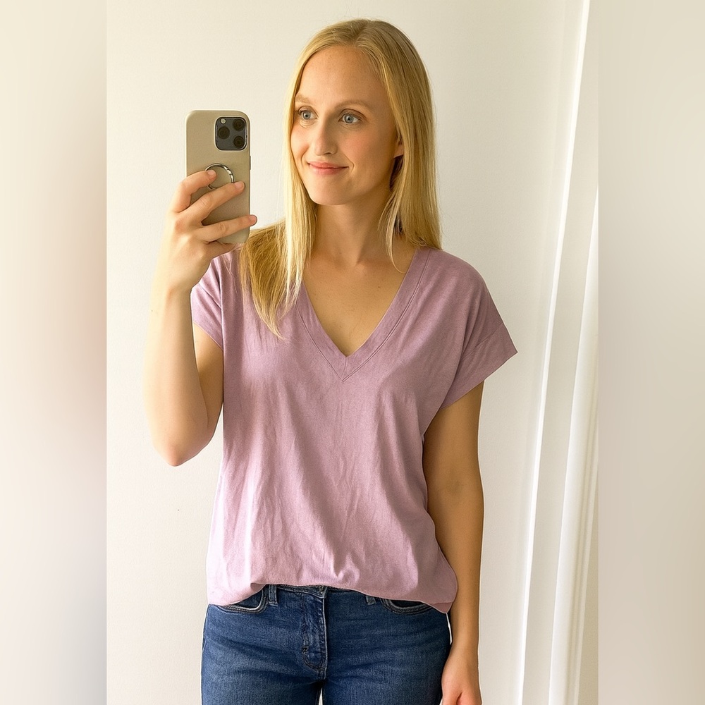 Express Skimming Lavender Linen V-Neck Women's T-Shirt M NWOT